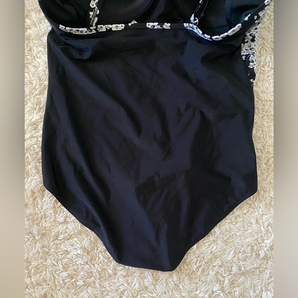 Plus Size 24W Mazu Swim Floral One Piece Swimsuit - Picture 9 of 11